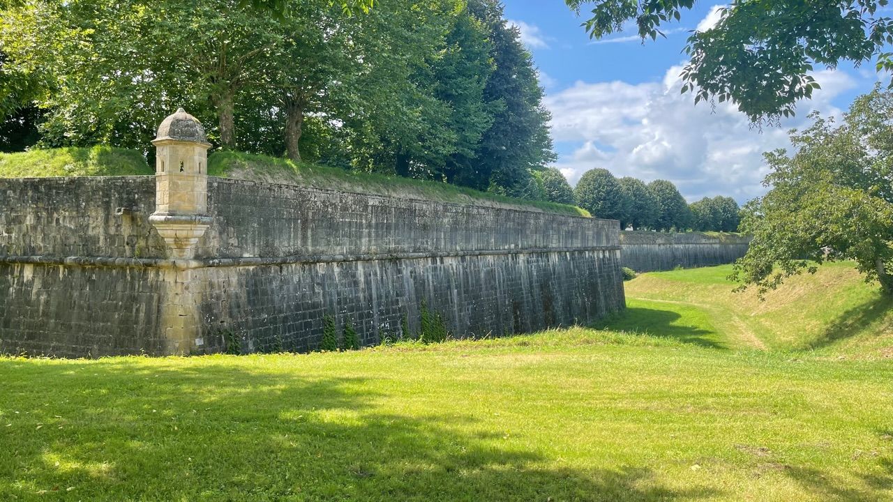 S04 - E05 De Arthez-de-Béarn à Navarrenx: des invités sur le chemin !