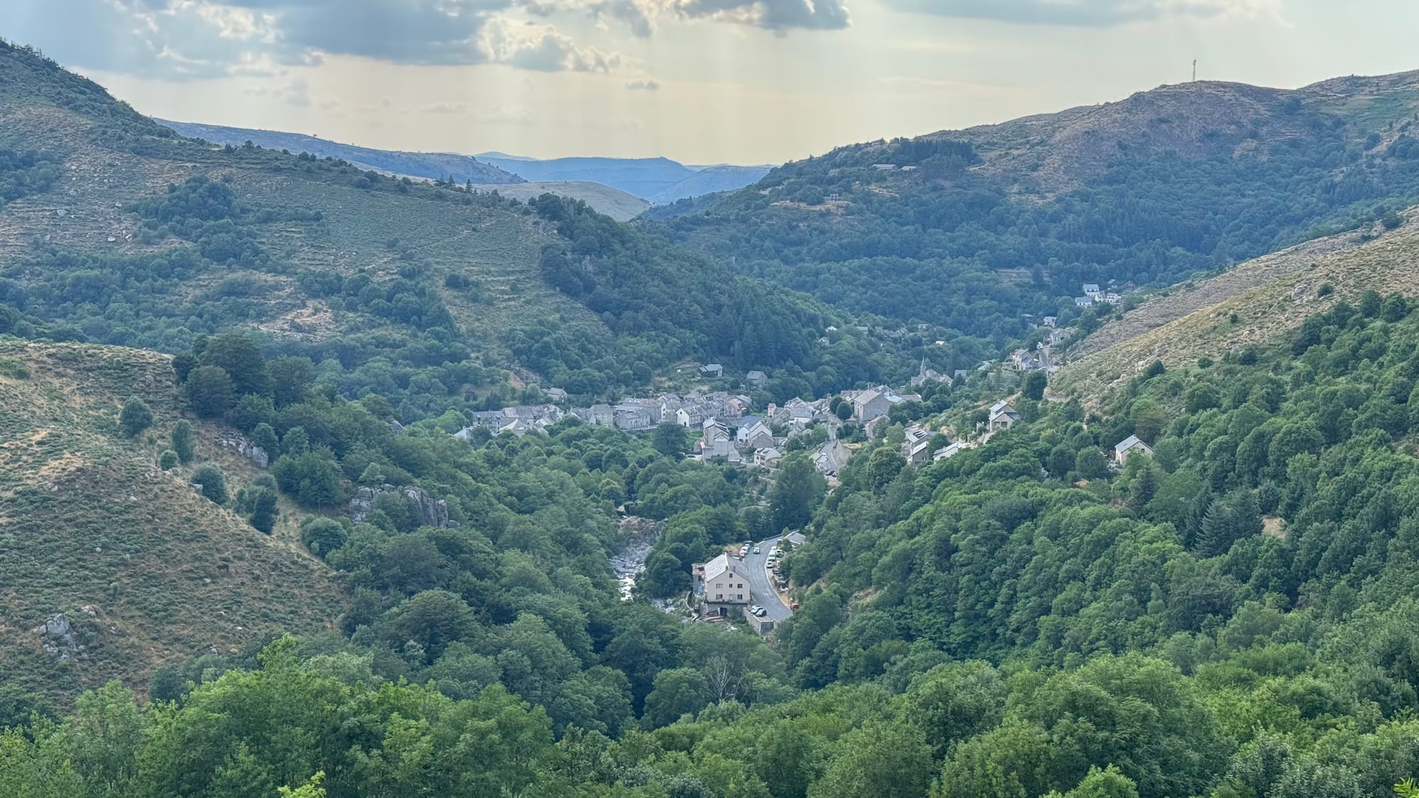 S02 - E02 De la station du Mont Lozère au Pont de Montvert-variante par le GR7 et la  plaine du Tarn-27 kilomètres